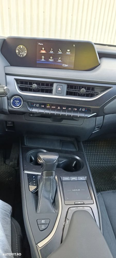 Lexus UX 250h FWD Business - 16