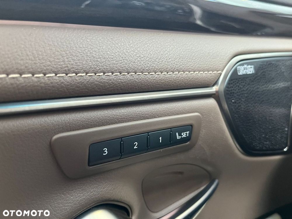 Lexus ES 300h Omotenashi - 32