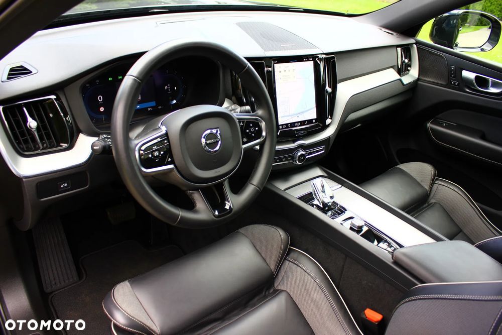 Volvo XC 60 B4 D AWD Plus Dark - 26