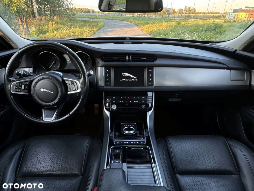 Jaguar XF 2.0 i4D AWD Prestige - 13