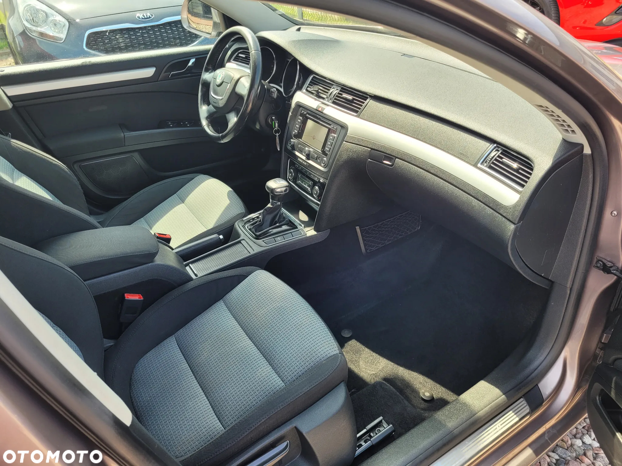 Skoda Superb 2.0 TDI Comfort DSG - 14
