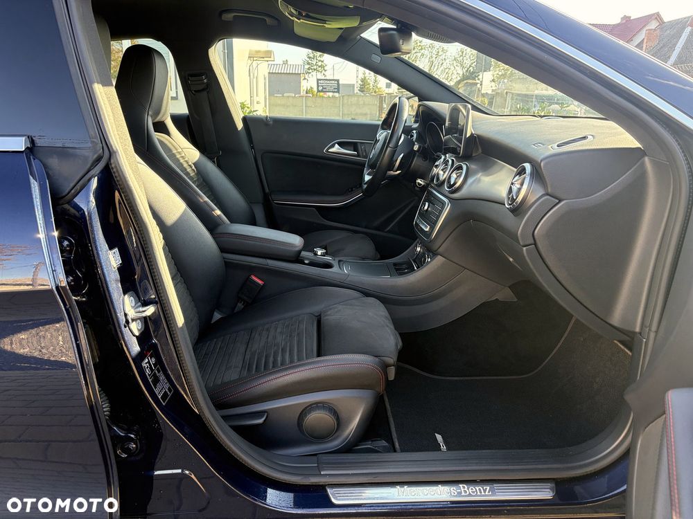 Mercedes-Benz CLA 200 7G-DCT AMG Line - 11