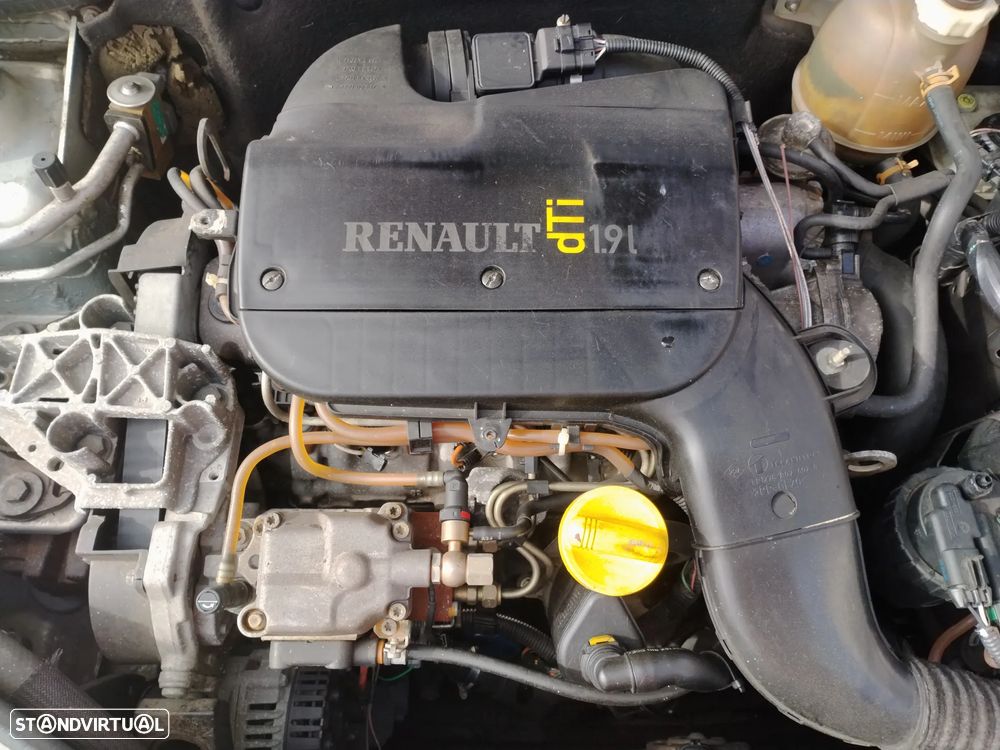 Renault Clio 1.9 DTi RXE - 2