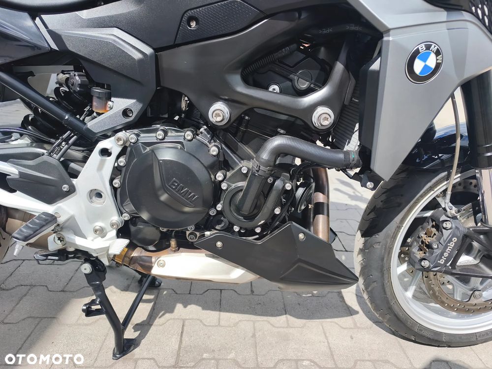 BMW F - 21