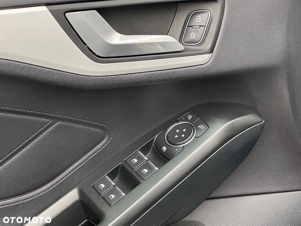 Ford Focus 1.5 TDCi SYNC Edition - 9