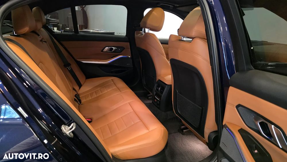 BMW Seria 3 330i xDrive AT - 11
