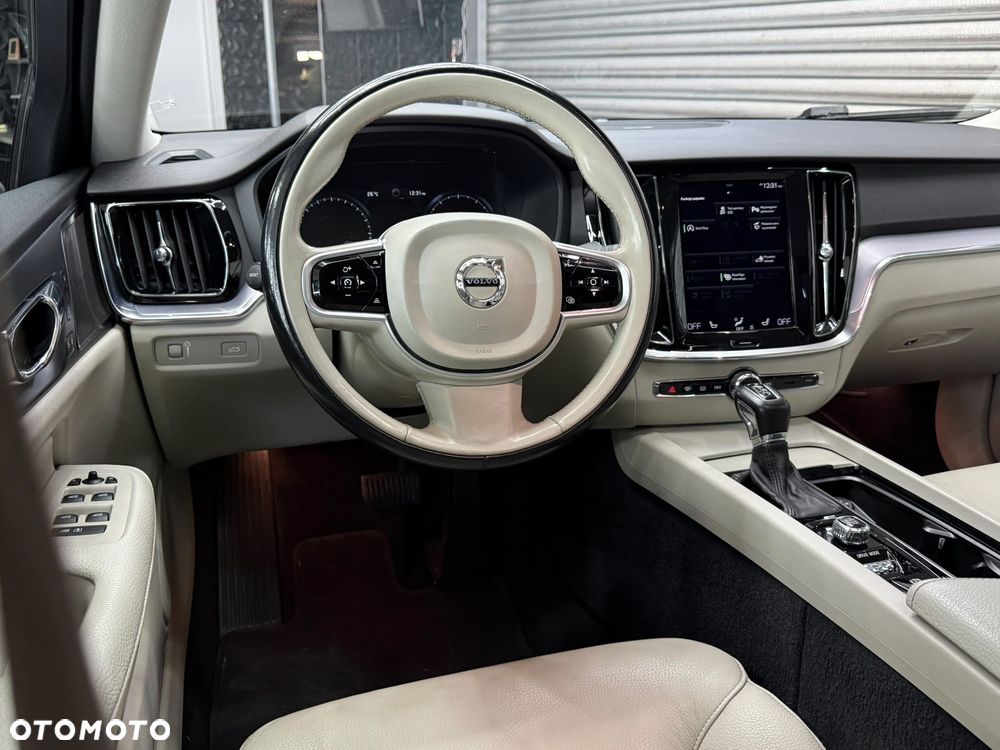 Volvo S60 T6 AWD Momentum Pro - 4
