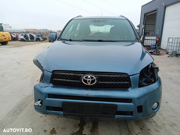 Dezmembrari / Dezmembrez Toyota RAV4 2.2 D cutie 6 trepte