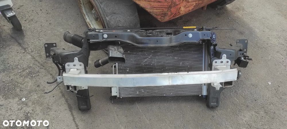 Pas przedni Chłodnice Opel Corsa E