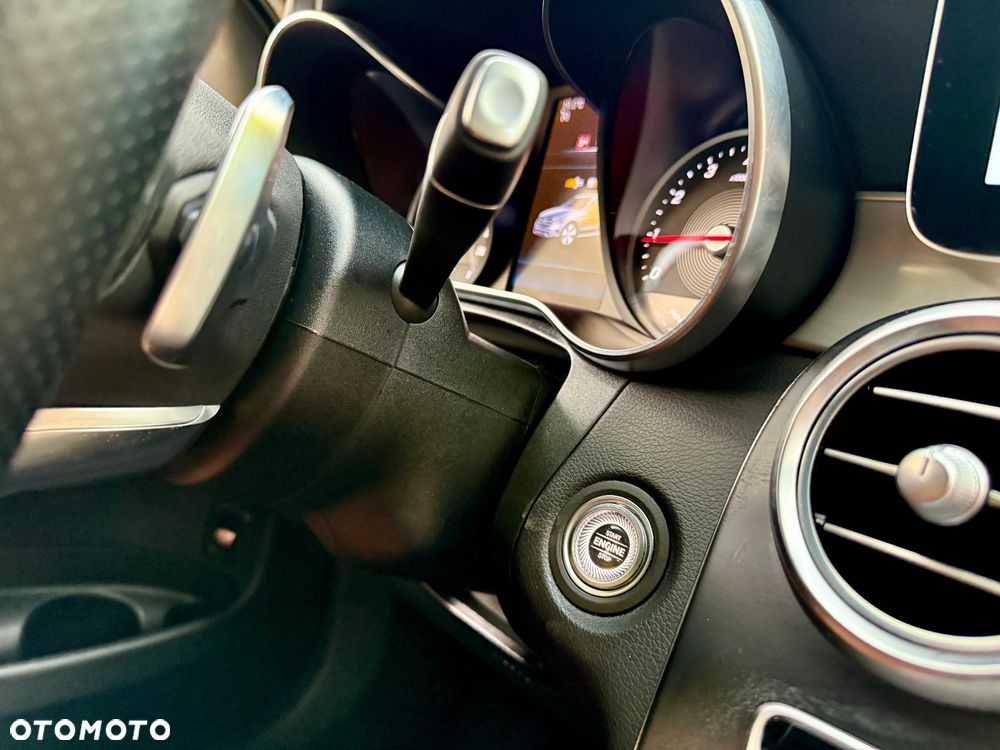 Mercedes-Benz GLC 200 4Matic 9G-TRONIC AMG Line Plus - 38