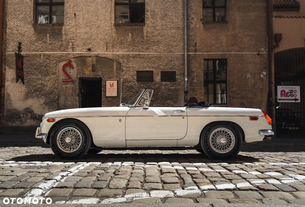 MG MGB - 8