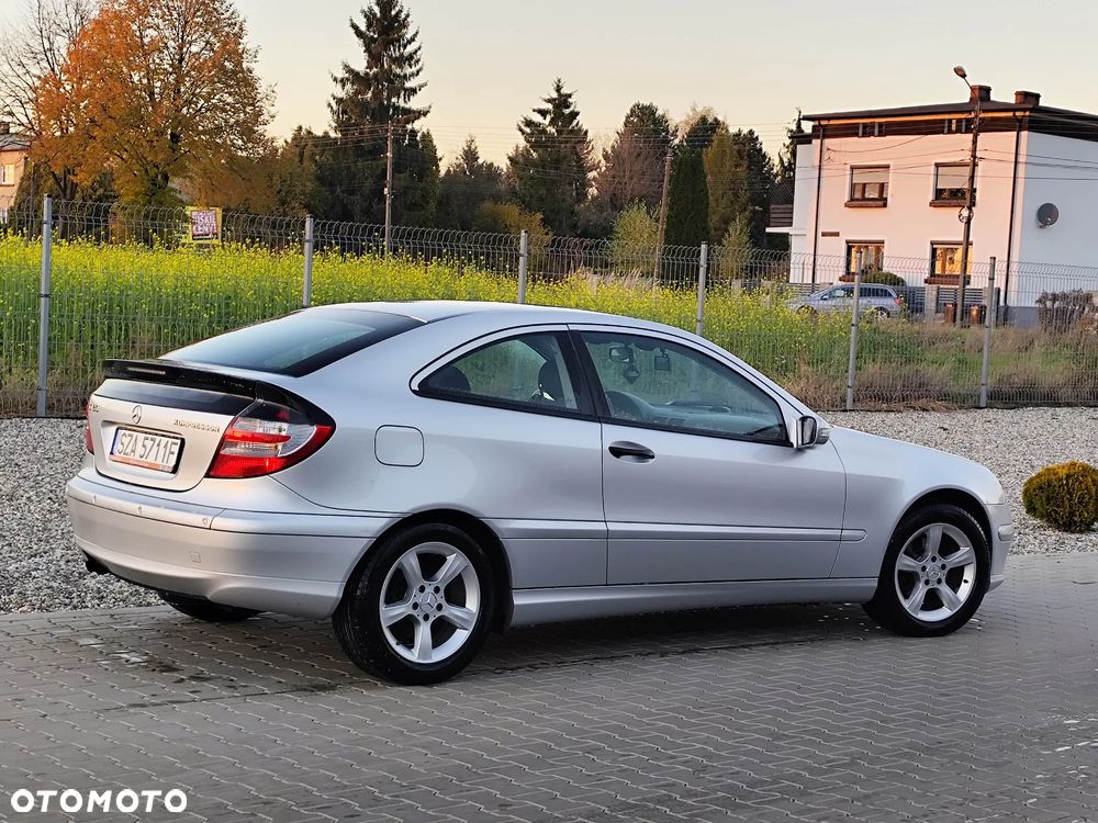 Mercedes-Benz C-Class 2005 photo 3