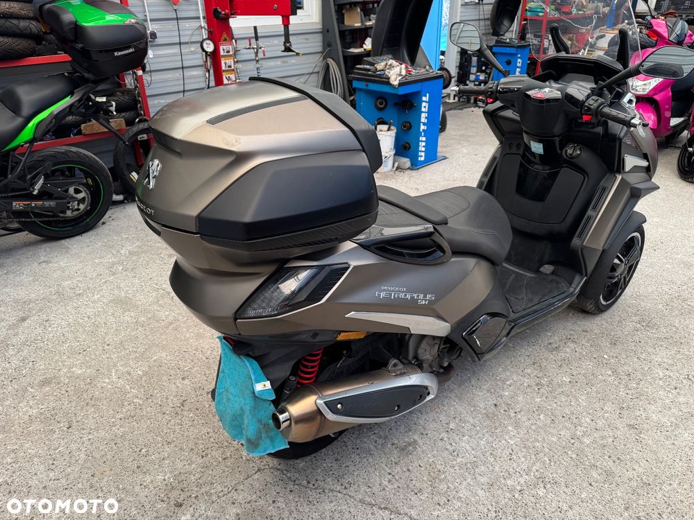 Peugeot Metropolis - 8