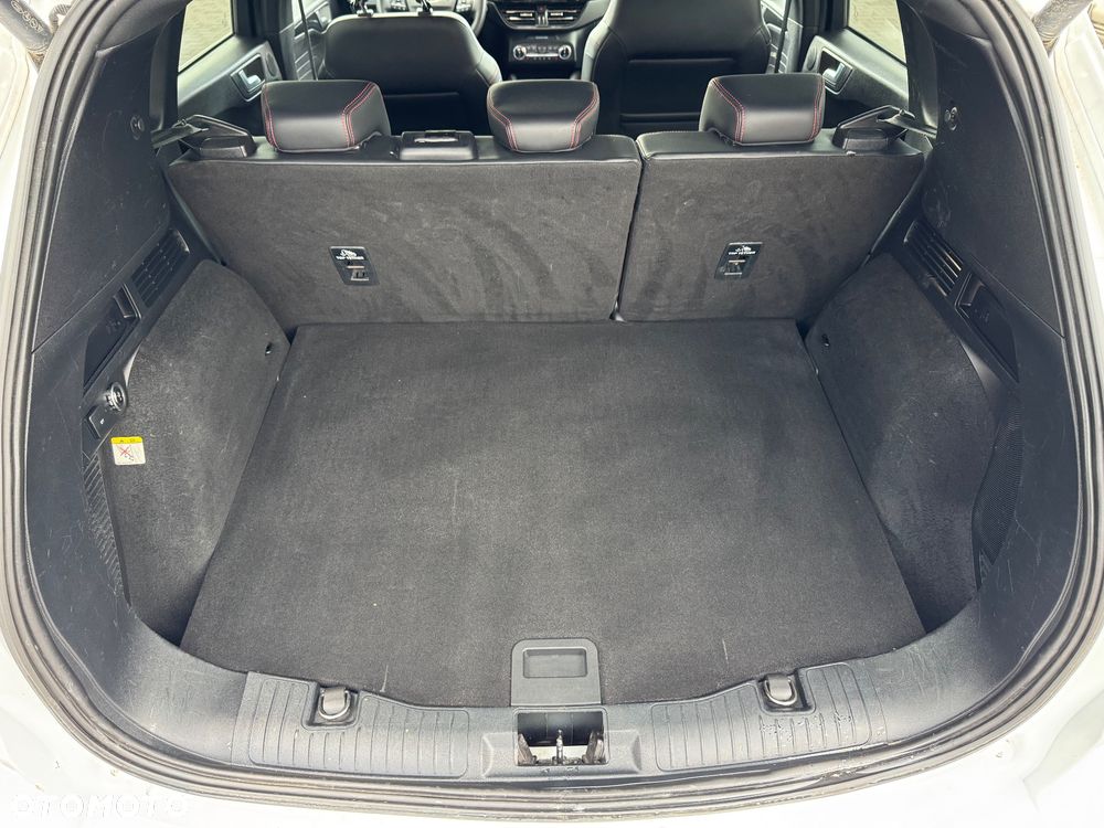 Ford Kuga 2.5 Duratec FHEV 4x4 ST-LINE X - 38