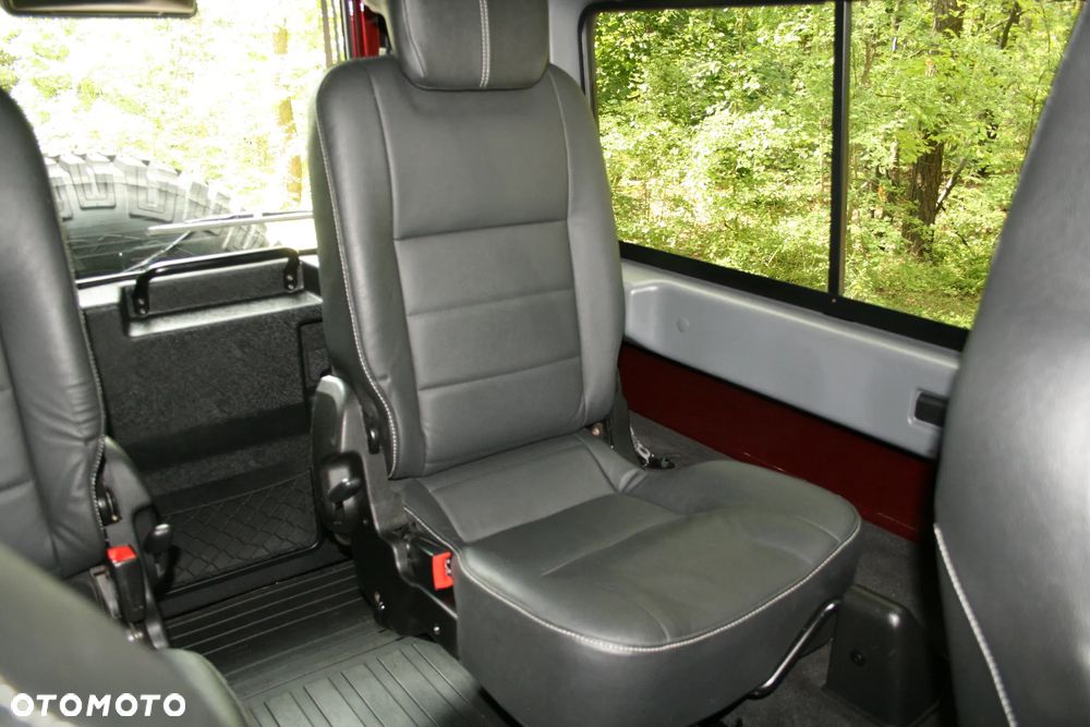 Land Rover Defender - 18
