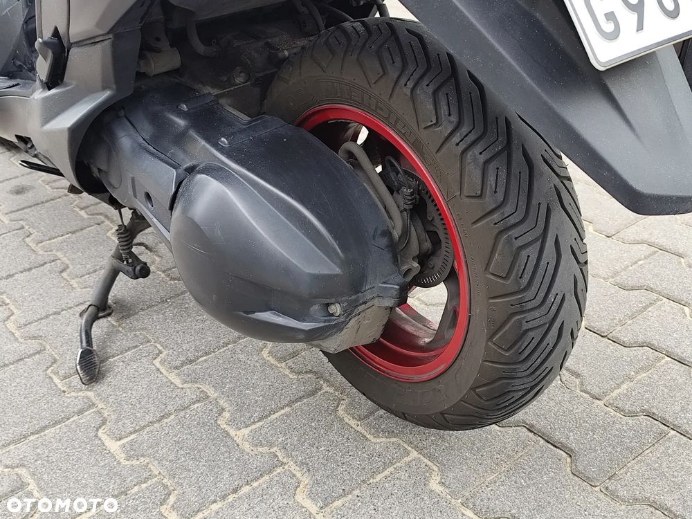Suzuki Burgman - 12