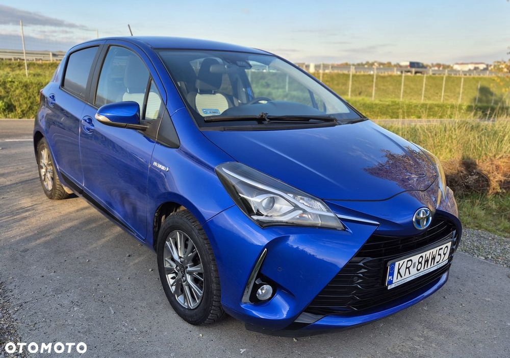 Toyota Yaris Hybrid 100 Premium - 2