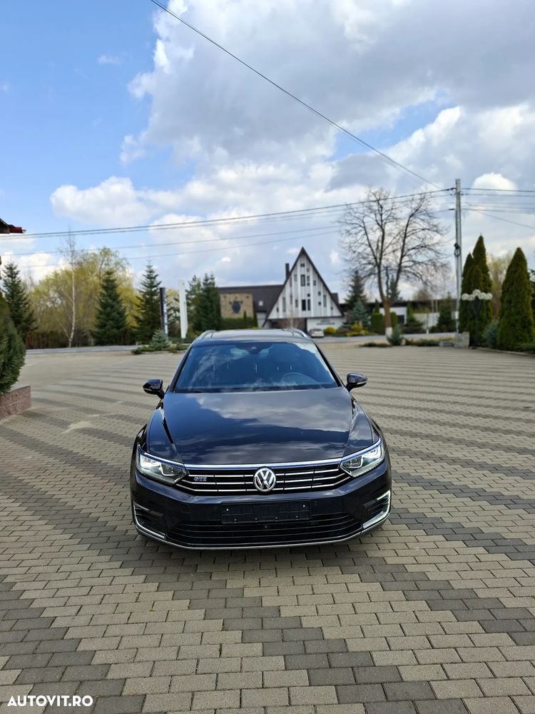 Volkswagen Passat - 1