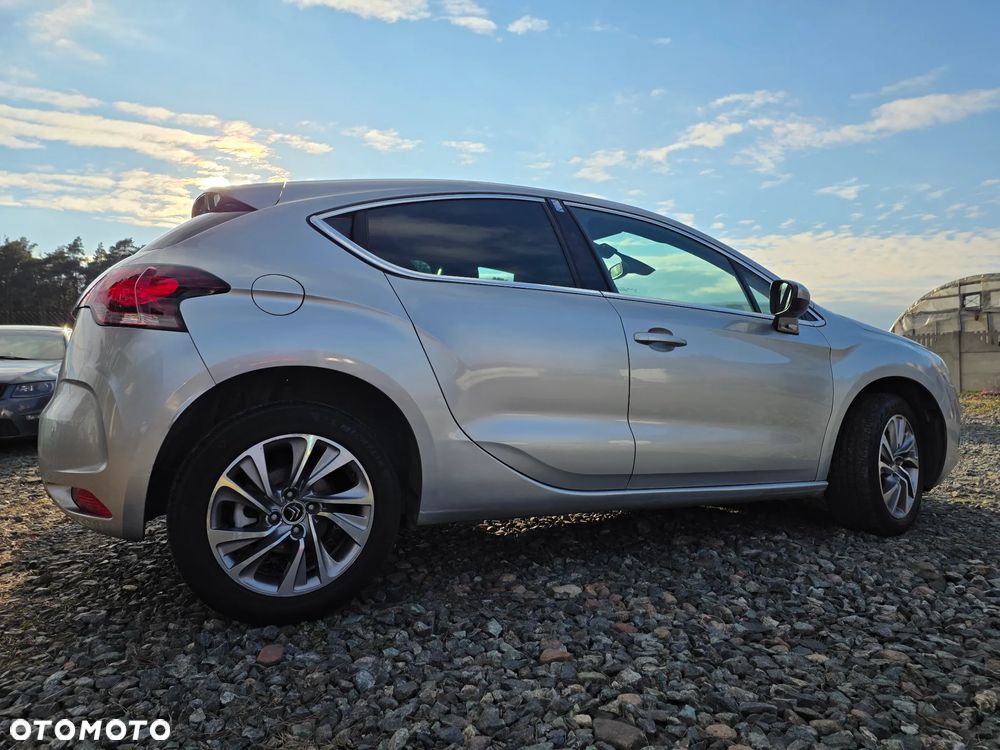 Citroën DS4 e-HDi 115 ETG6 SoChic - 11