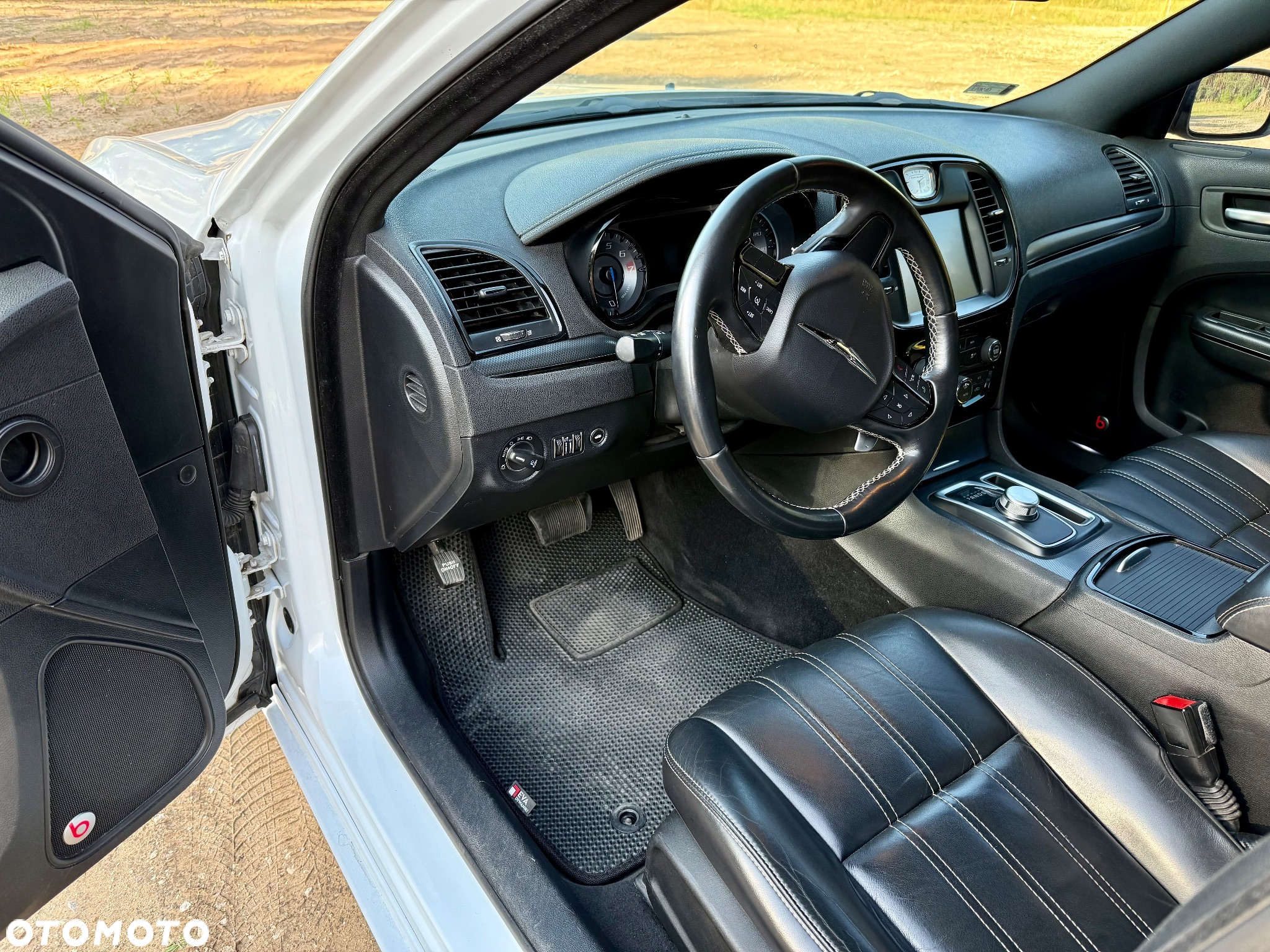 Chrysler 300s - 10