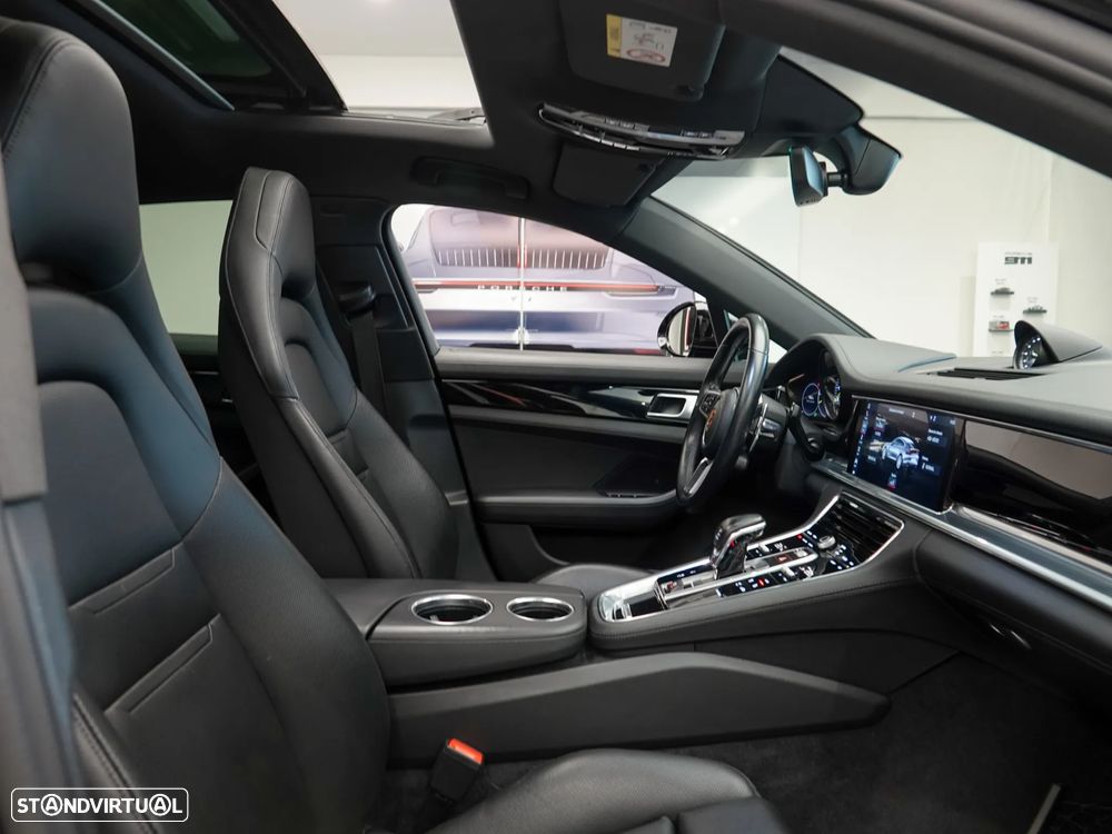 Porsche Panamera 4 E-Hybrid - 40