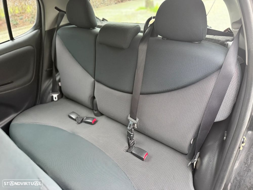 Toyota Yaris 1.0 Sol AC - 9