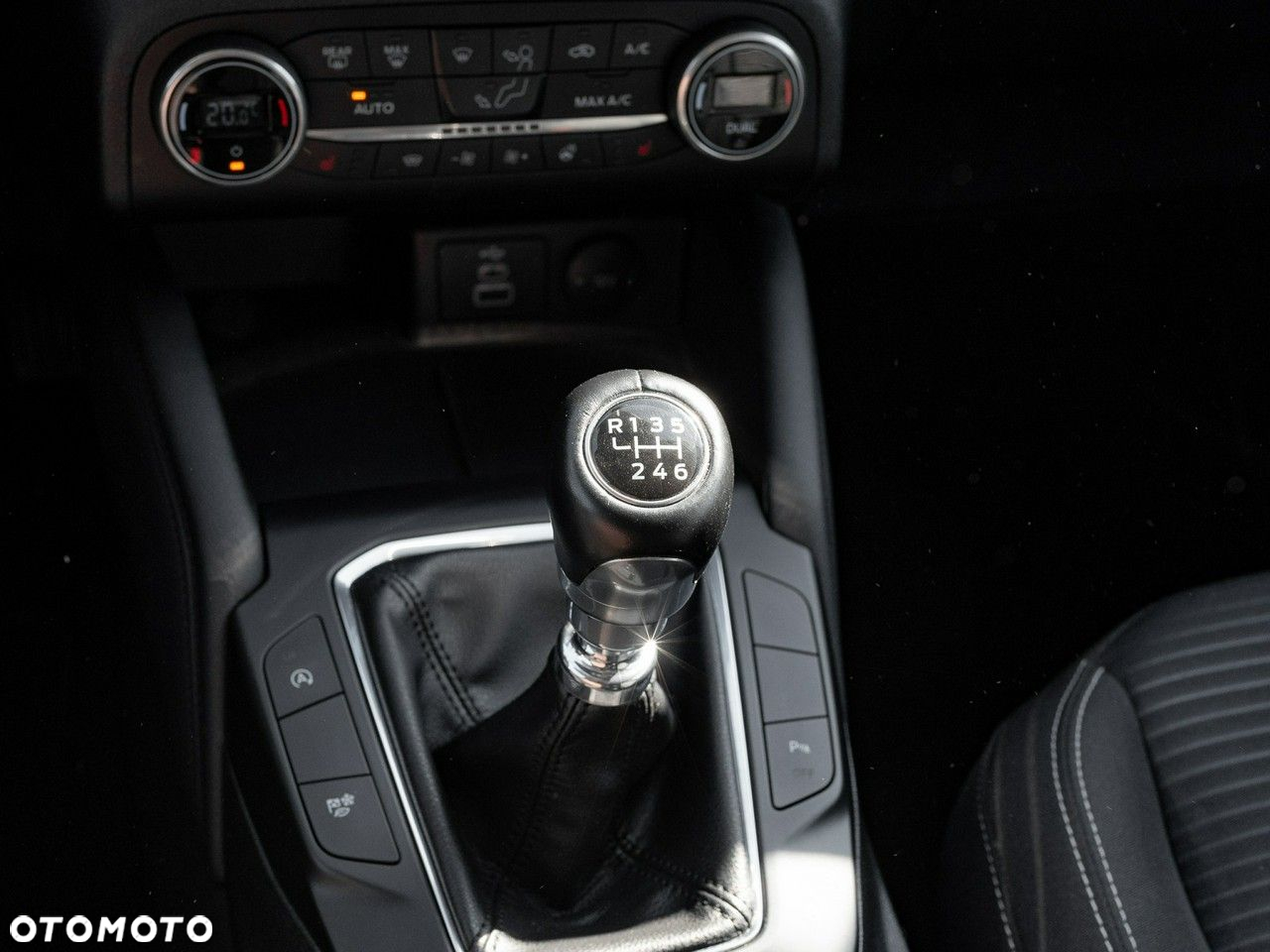 Ford Kuga 1.5 EcoBoost FWD Titanium - 19