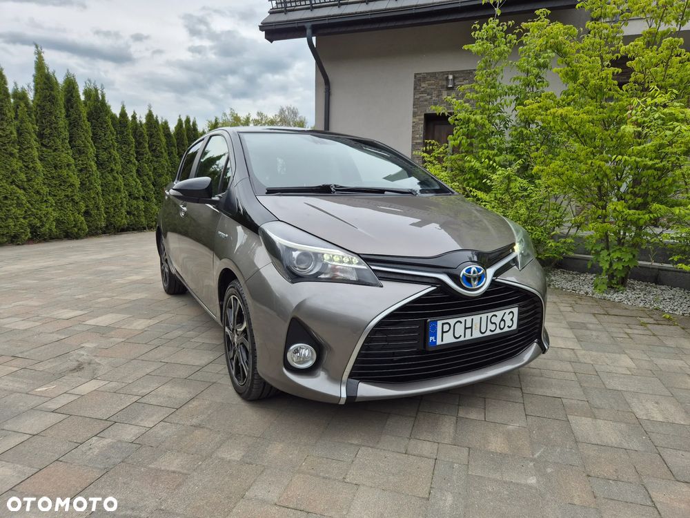 Toyota Yaris Hybrid 100 Business Edition - 1