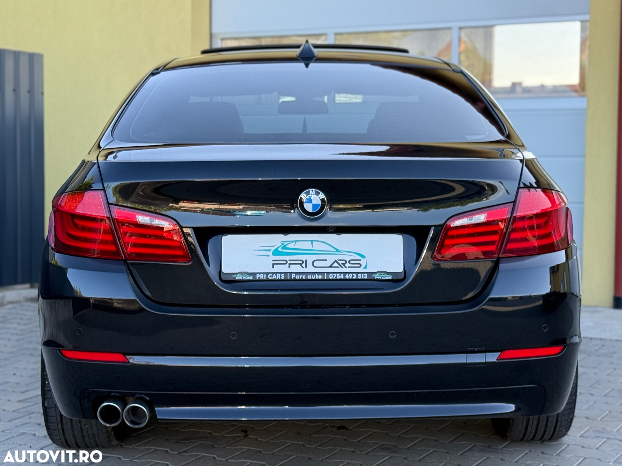 BMW Seria 5 520d Aut. - 31