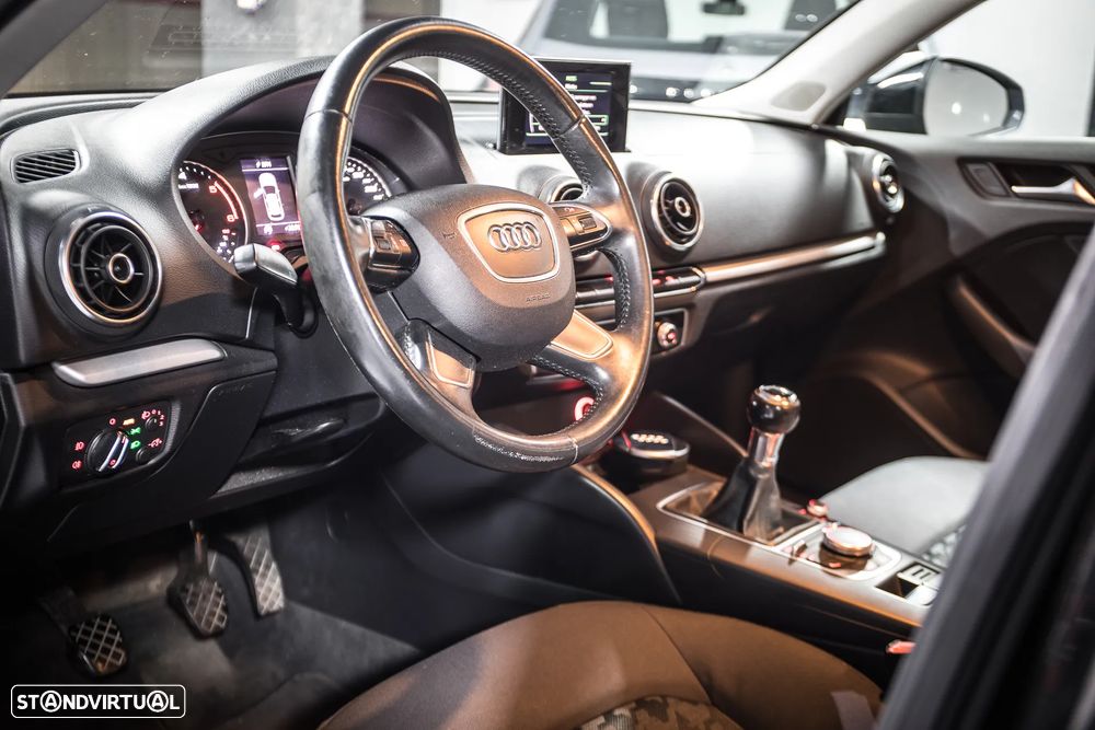 Audi A3 Sportback 1.6 TDI Attraction Ultra - 5