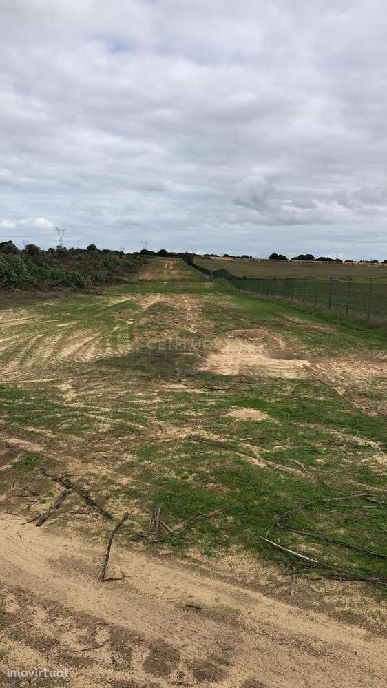 Terreno Rústico de Cultura Arvense     ...Possível Exploração Foto-Vol - Grande imagem: 3/10