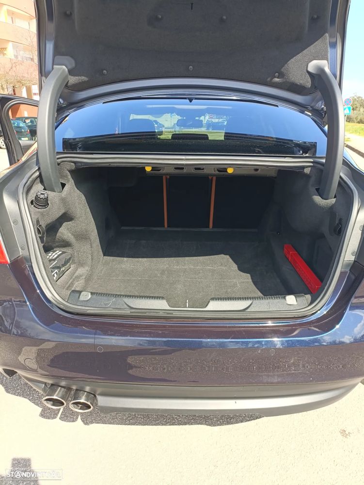 Jaguar XE 20d Aut. Portfolio - 20