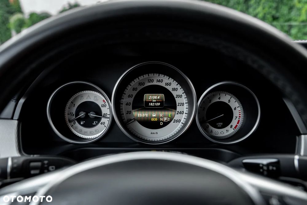 Mercedes-Benz Klasa E 400 4Matic 7G-TRONIC Avantgarde - 26