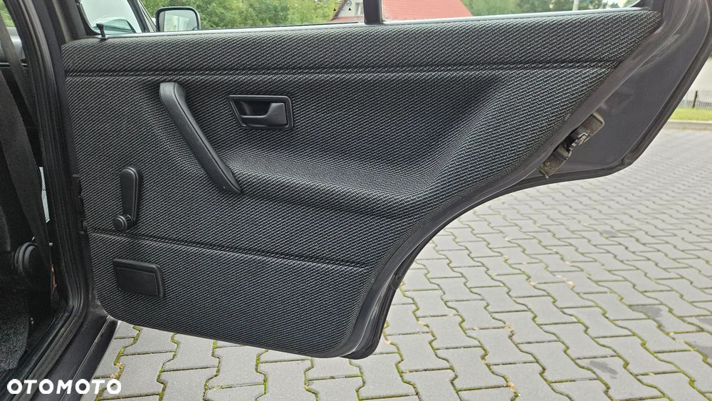 Volkswagen Golf 1.6 GL D - 21