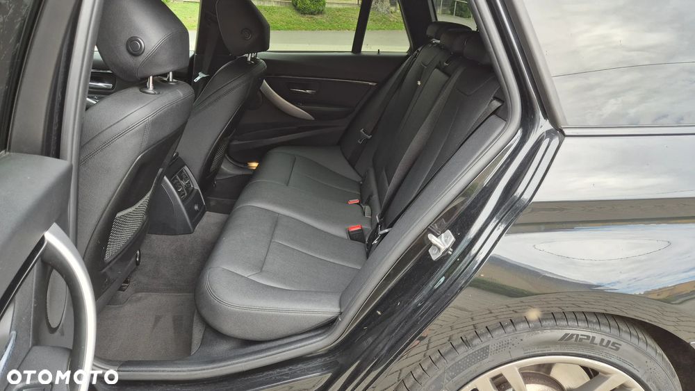 BMW Seria 3 318i Edition M Sport Shadow - 24