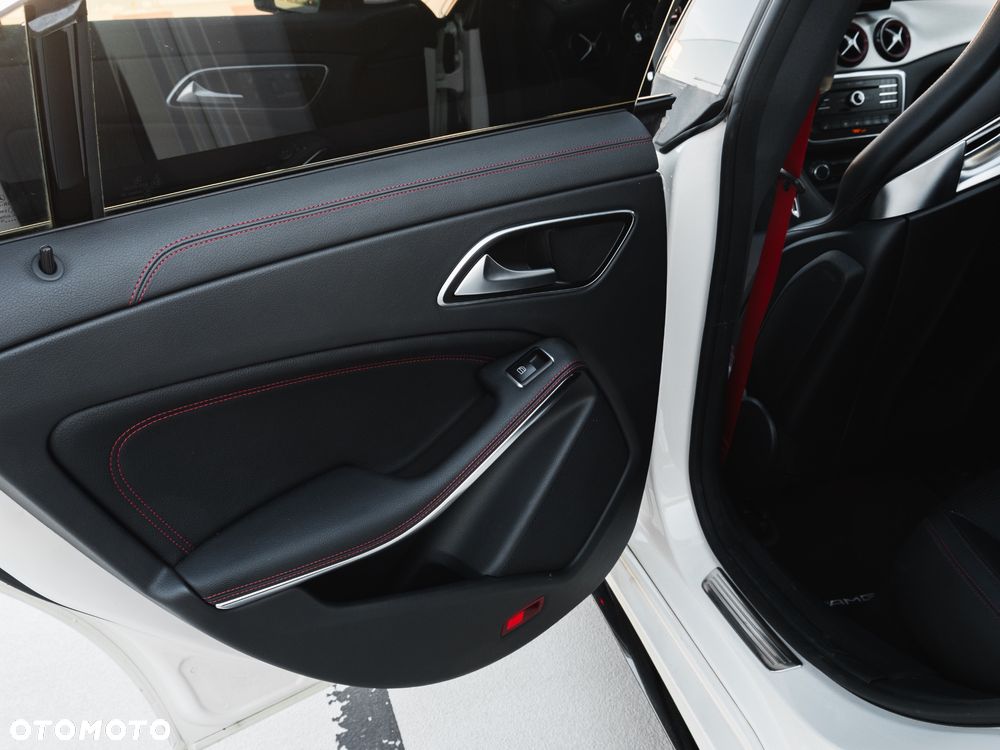 Mercedes-Benz CLA 45 AMG 4-Matic - 29