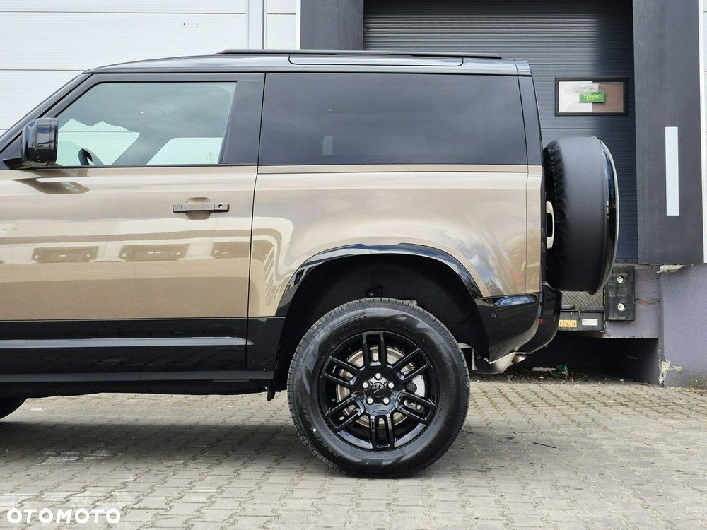 Land Rover Defender - 8