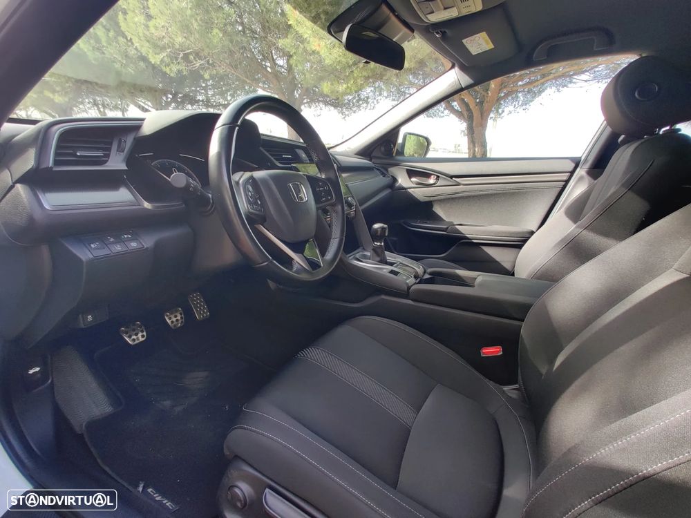 Honda Civic 1.0 i-VTEC Executive - 18