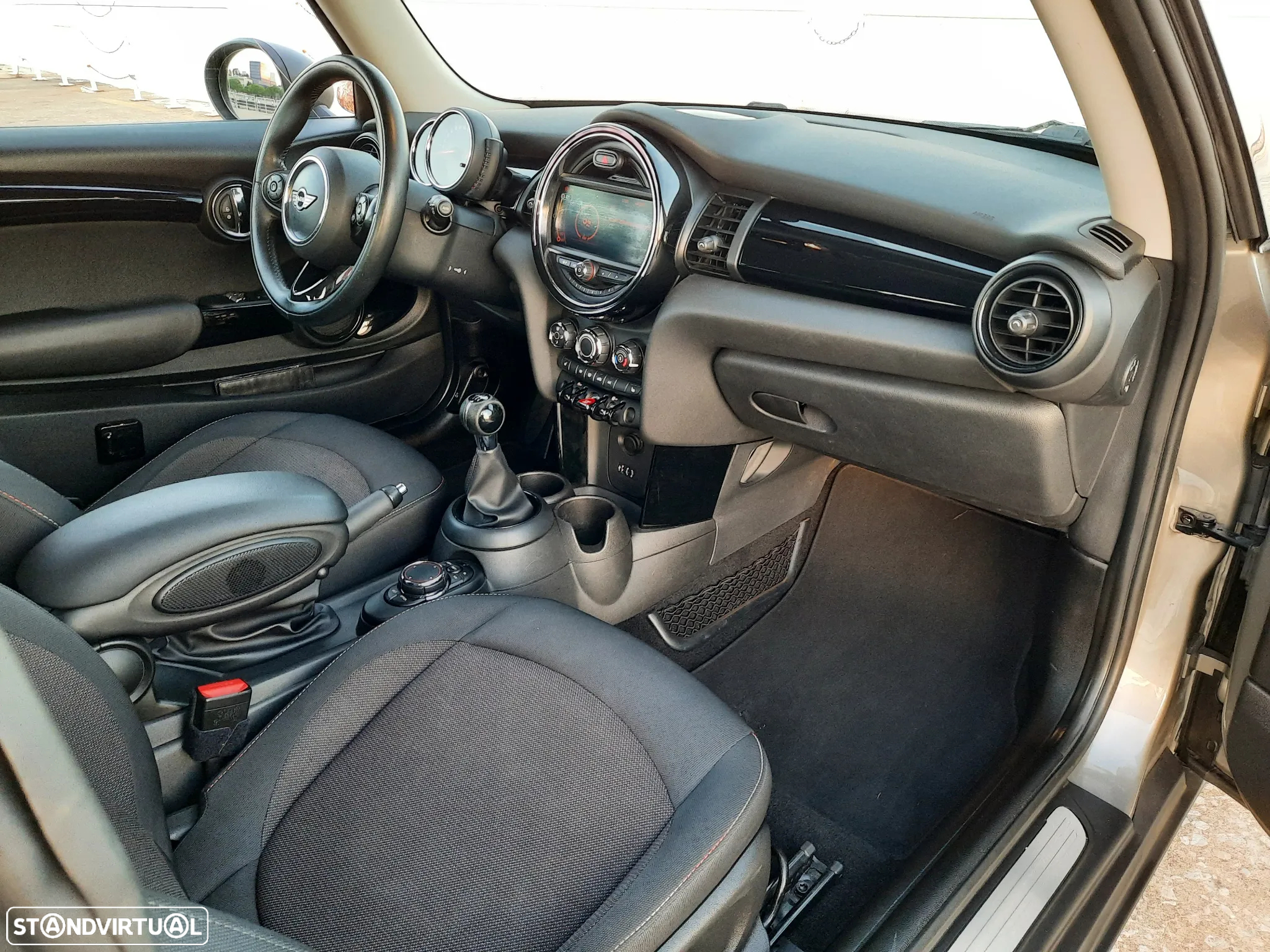MINI 3 Portas One D - 19