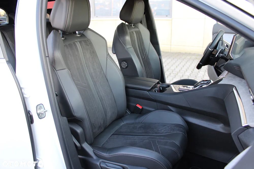 Peugeot 5008 PureTech 130 EAT8 Stop & Start GT - 33