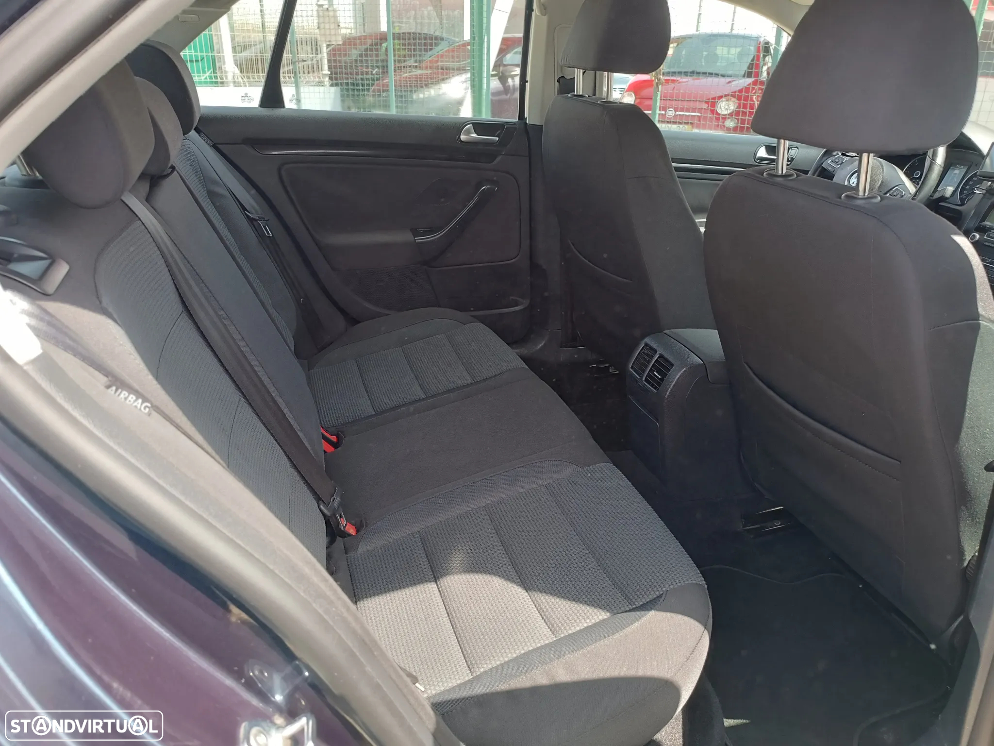 VW Jetta 2.0 TDI Confortline - 20