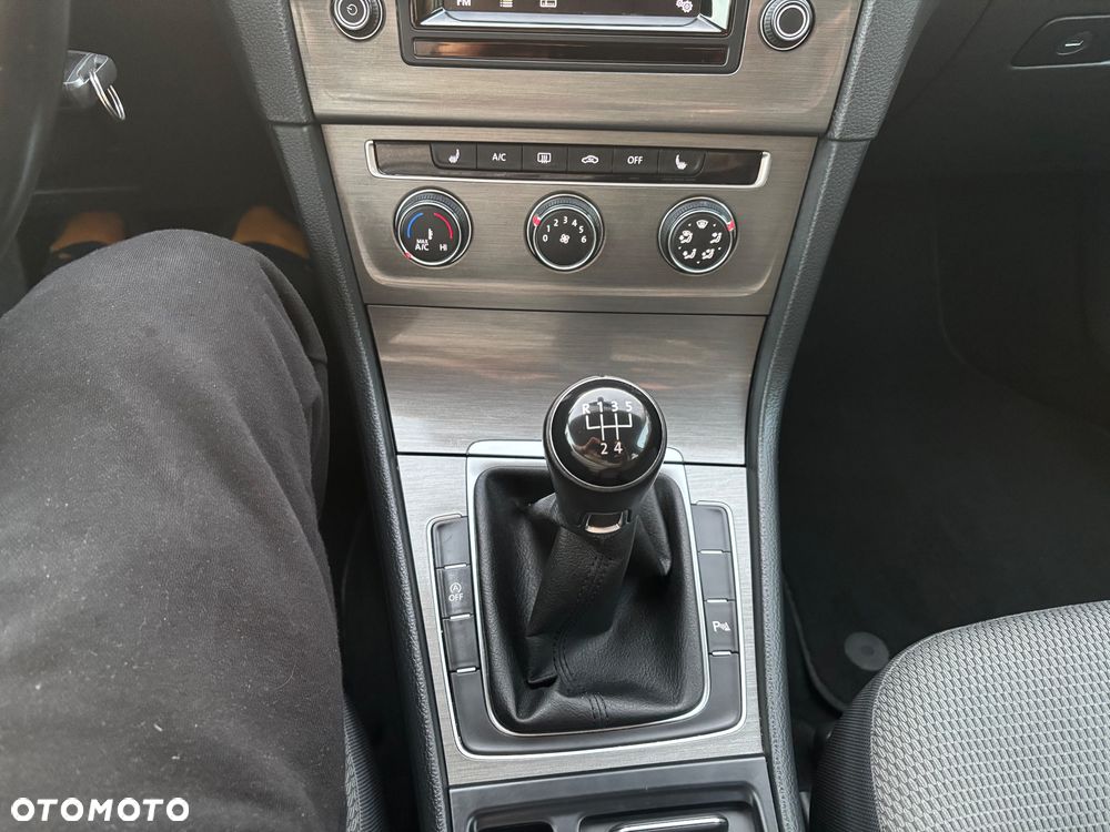 Volkswagen Golf - 22