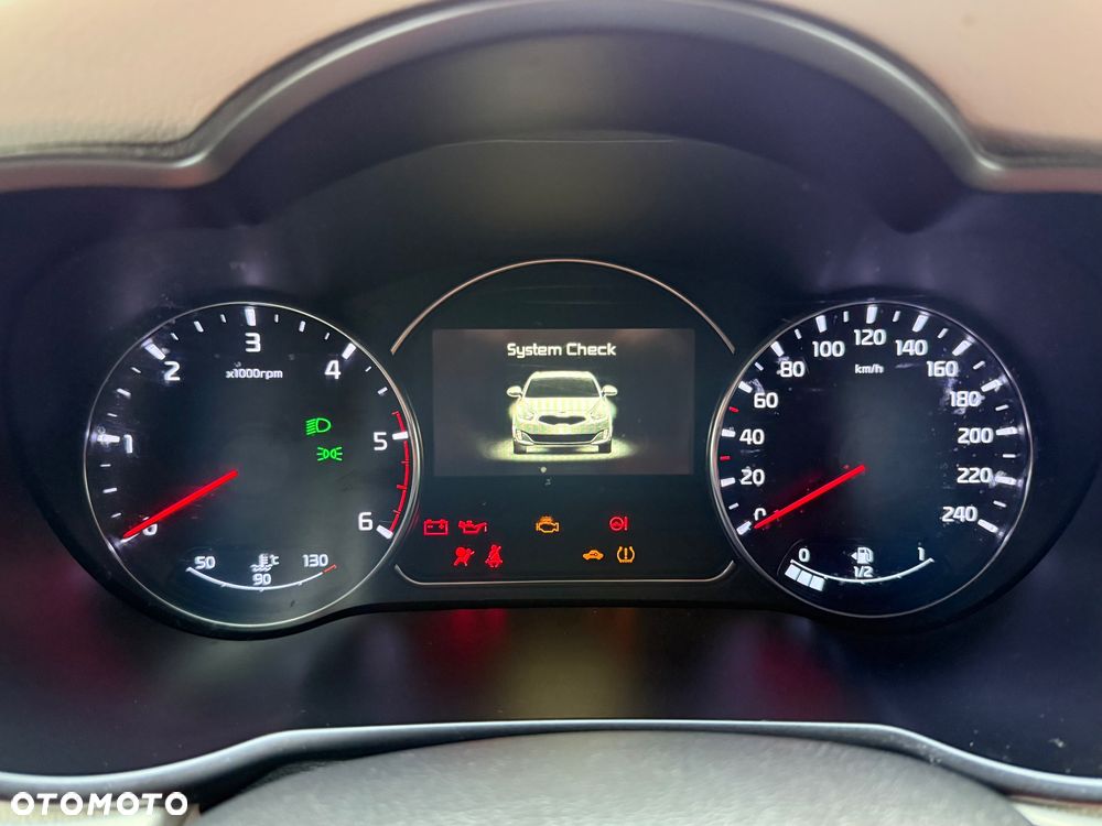 Kia Carens 1.7 CRDi XL 7os - 38