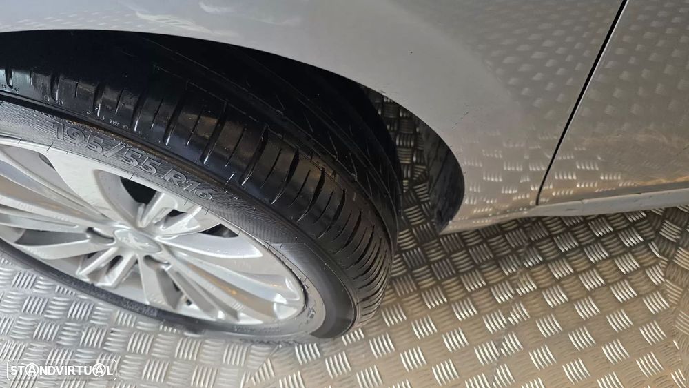 Peugeot 208 1.5 BlueHDi Signature - 31