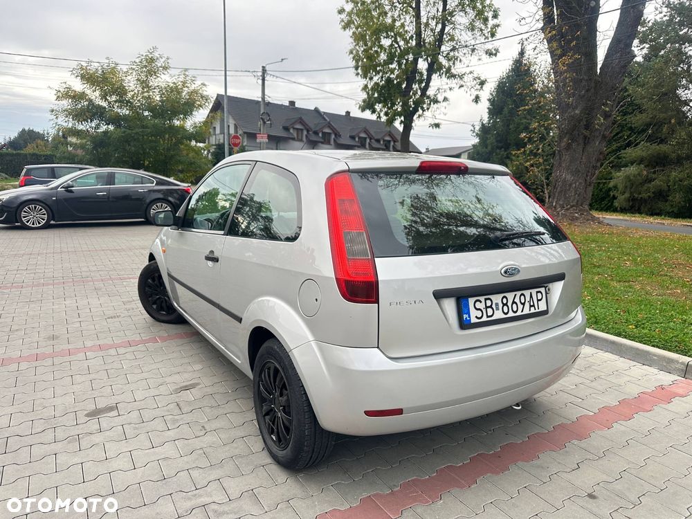Ford Fiesta 2006 photo 2