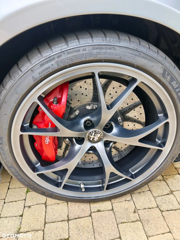 Alfa Romeo Giulia 2.9 V6 Bi-Turbo AT8 Quadrifoglio - 25