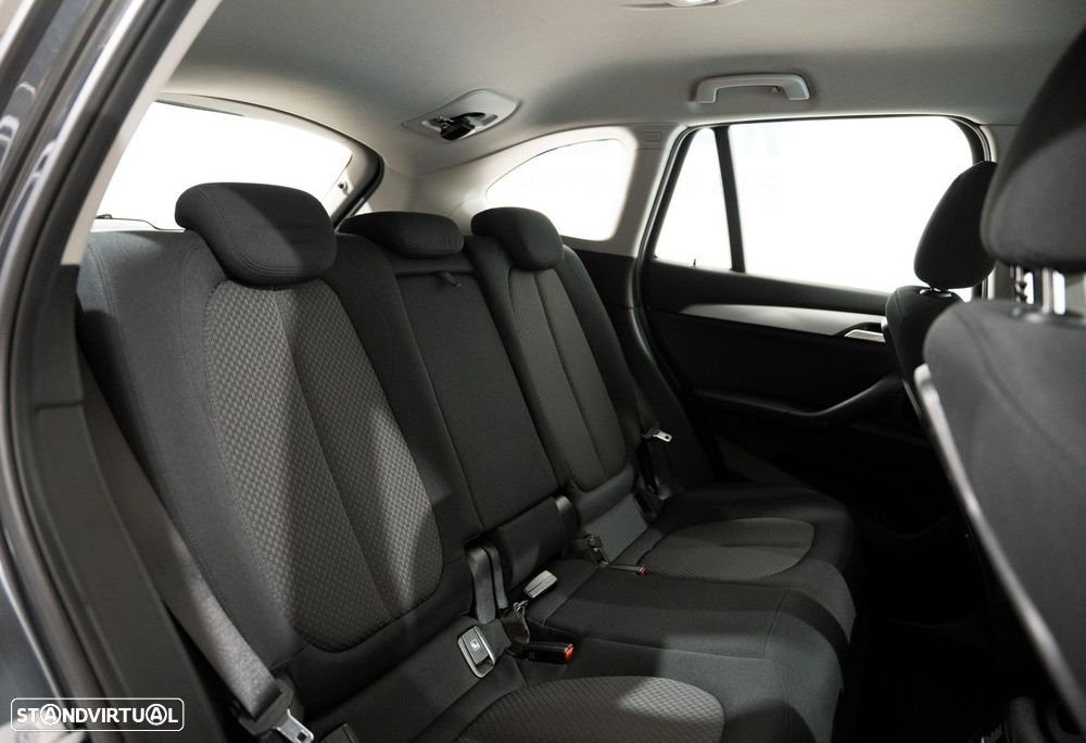 BMW X1 25 e xDrive Corporate Edition - 13