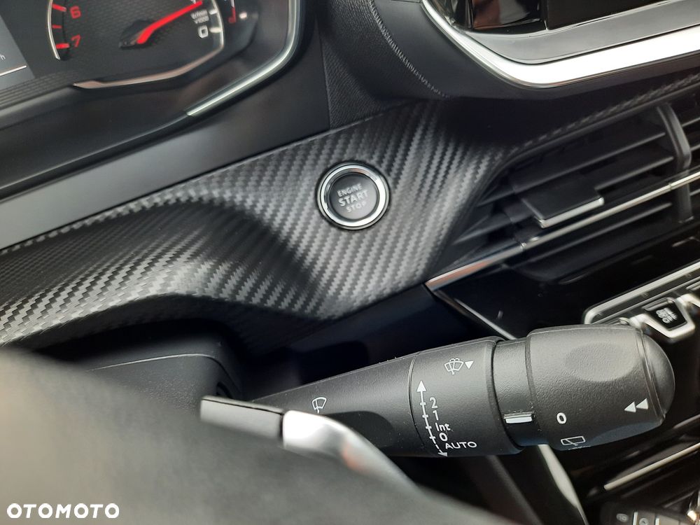 Peugeot 2008 1.2 Pure Tech GPF Allure S&S EAT6 - 28