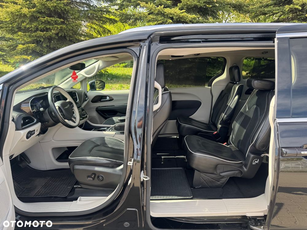 Chrysler Pacifica - 24