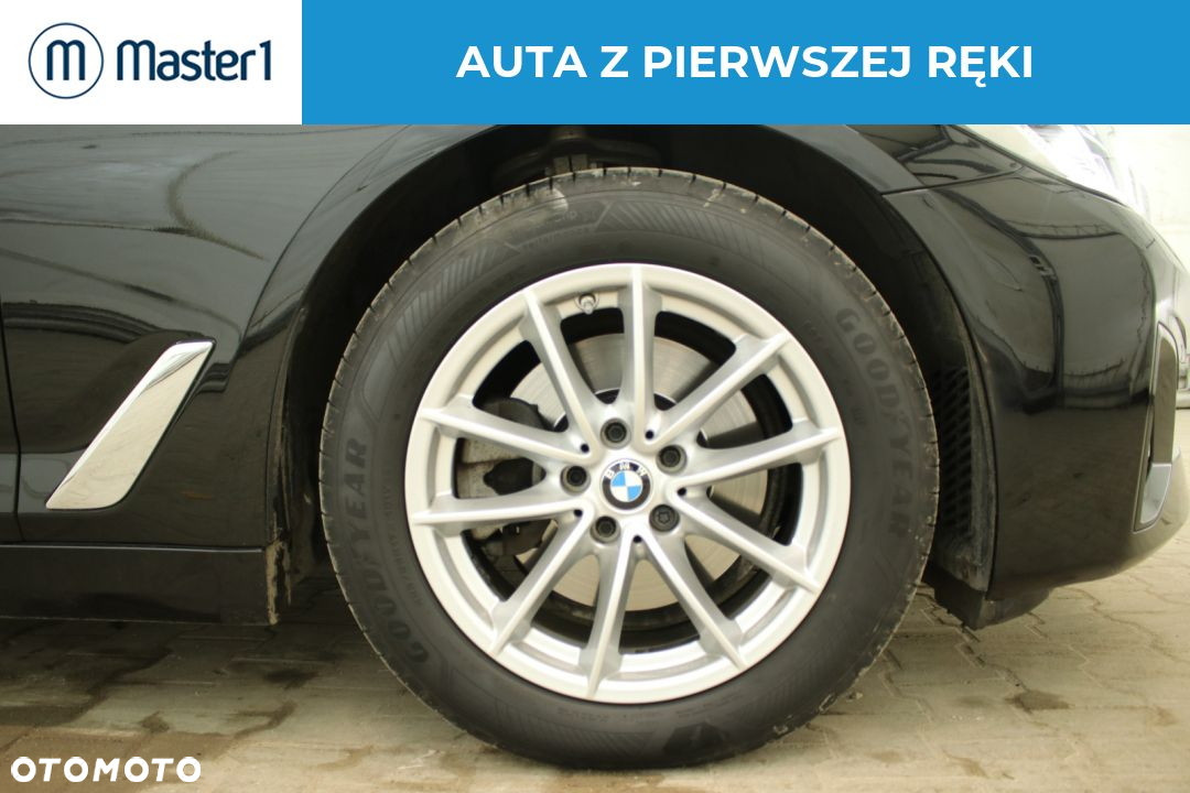 BMW Seria 5 520i mHEV - 12